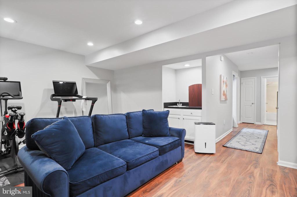 6807 INDIAN RUN COURT