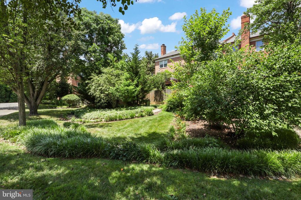 6807 INDIAN RUN COURT
