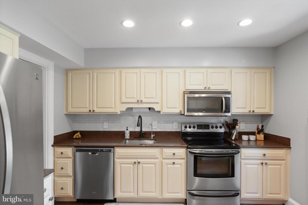 6807 INDIAN RUN COURT
