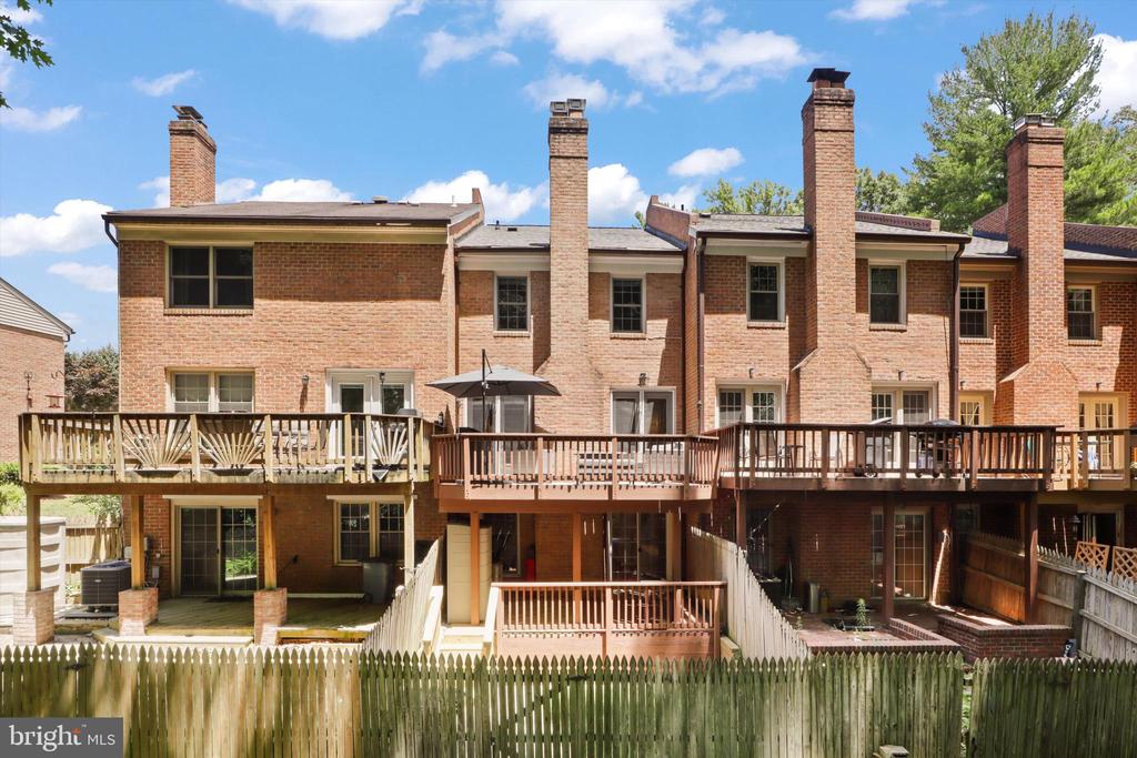 6807 INDIAN RUN COURT
