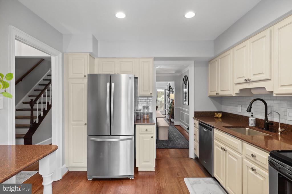 6807 INDIAN RUN COURT