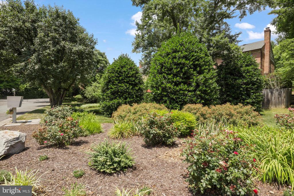 6807 INDIAN RUN COURT