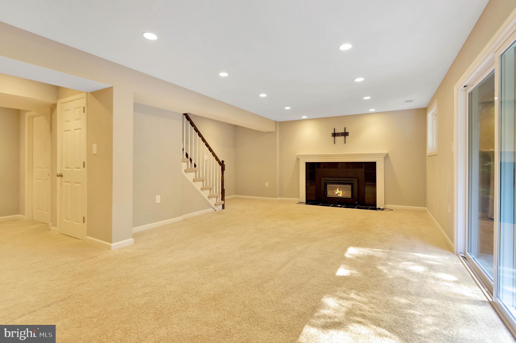 5010 WOODLAND WAY