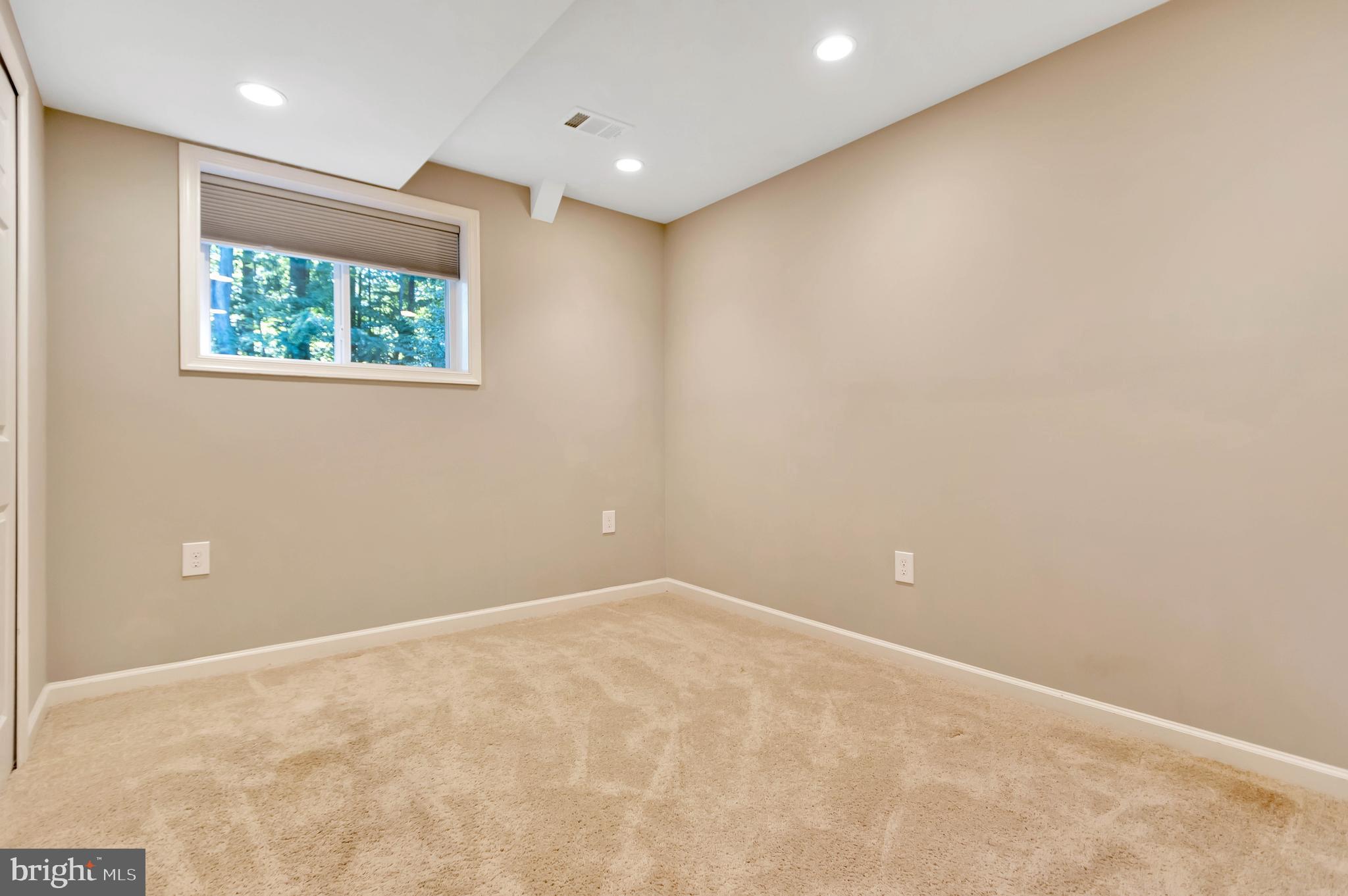 5010 WOODLAND WAY