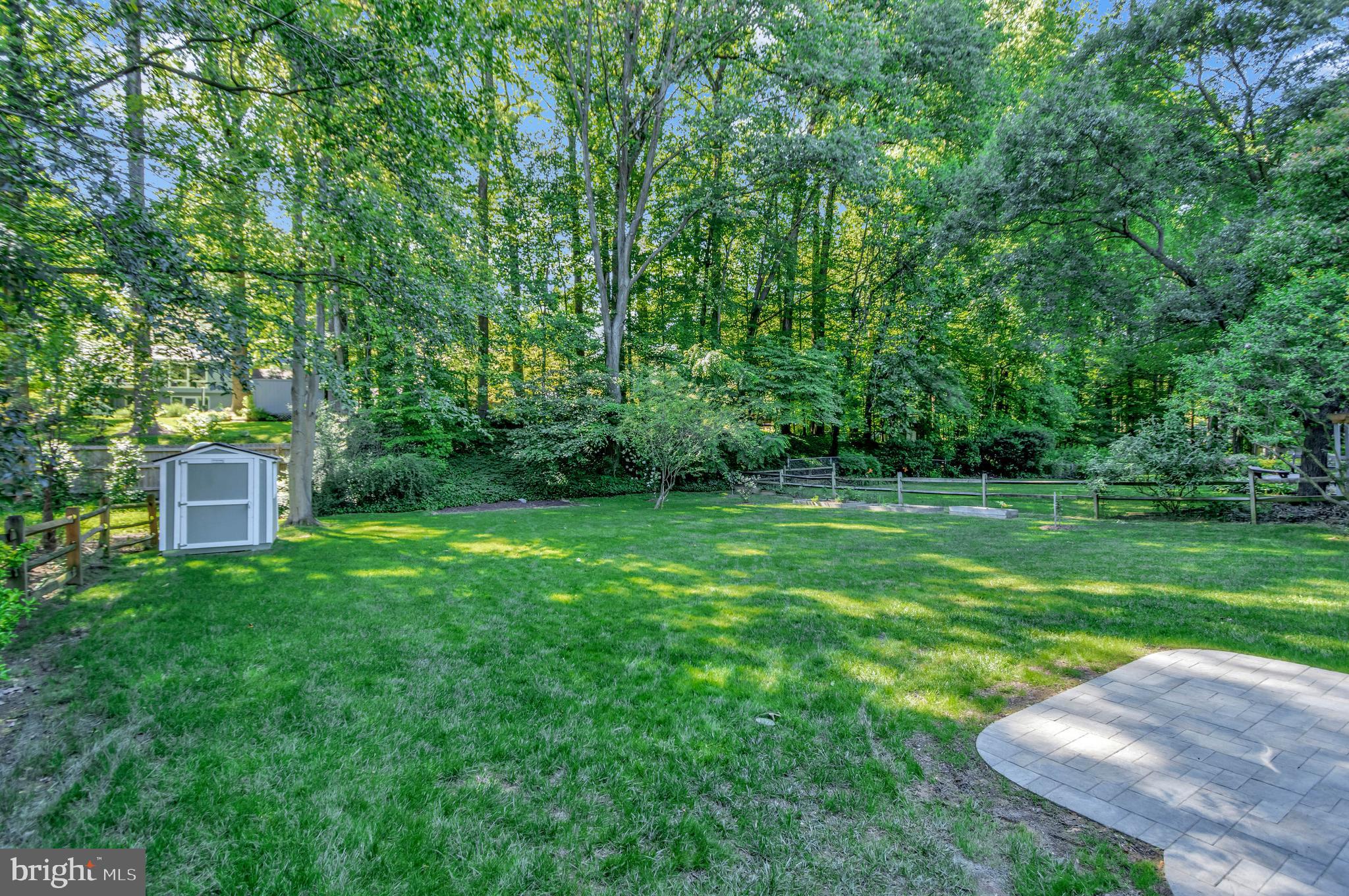 5010 WOODLAND WAY