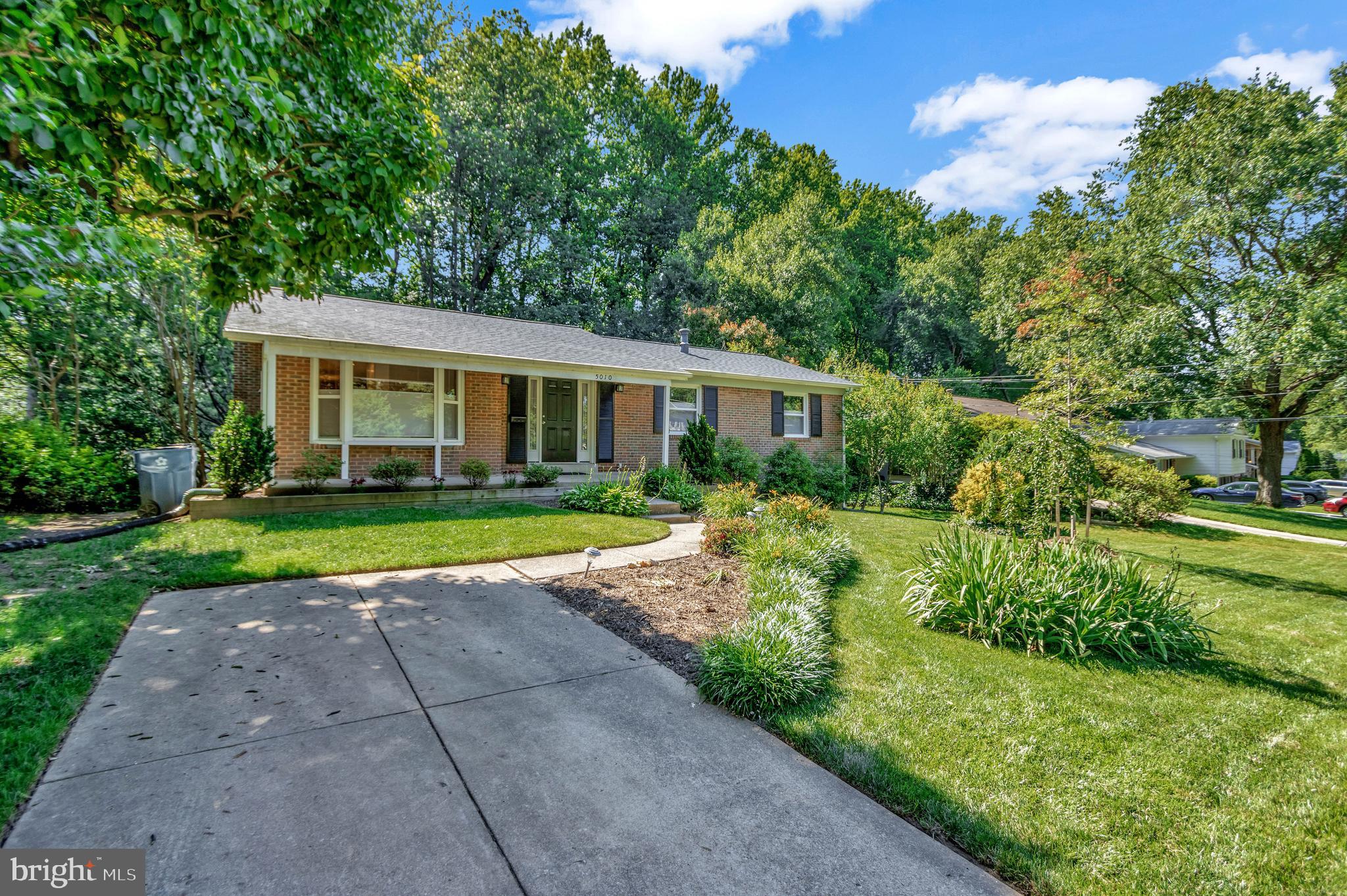 5010 WOODLAND WAY