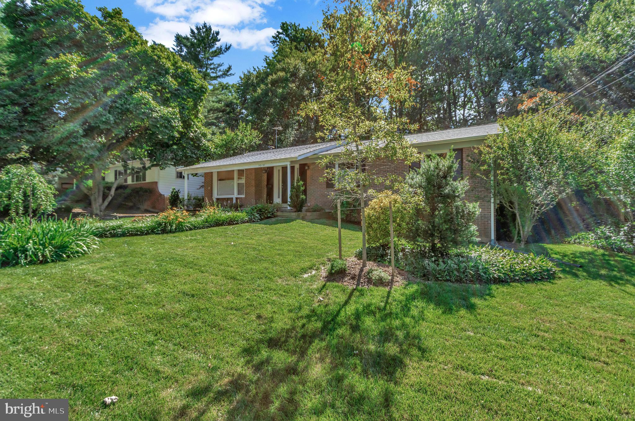5010 WOODLAND WAY