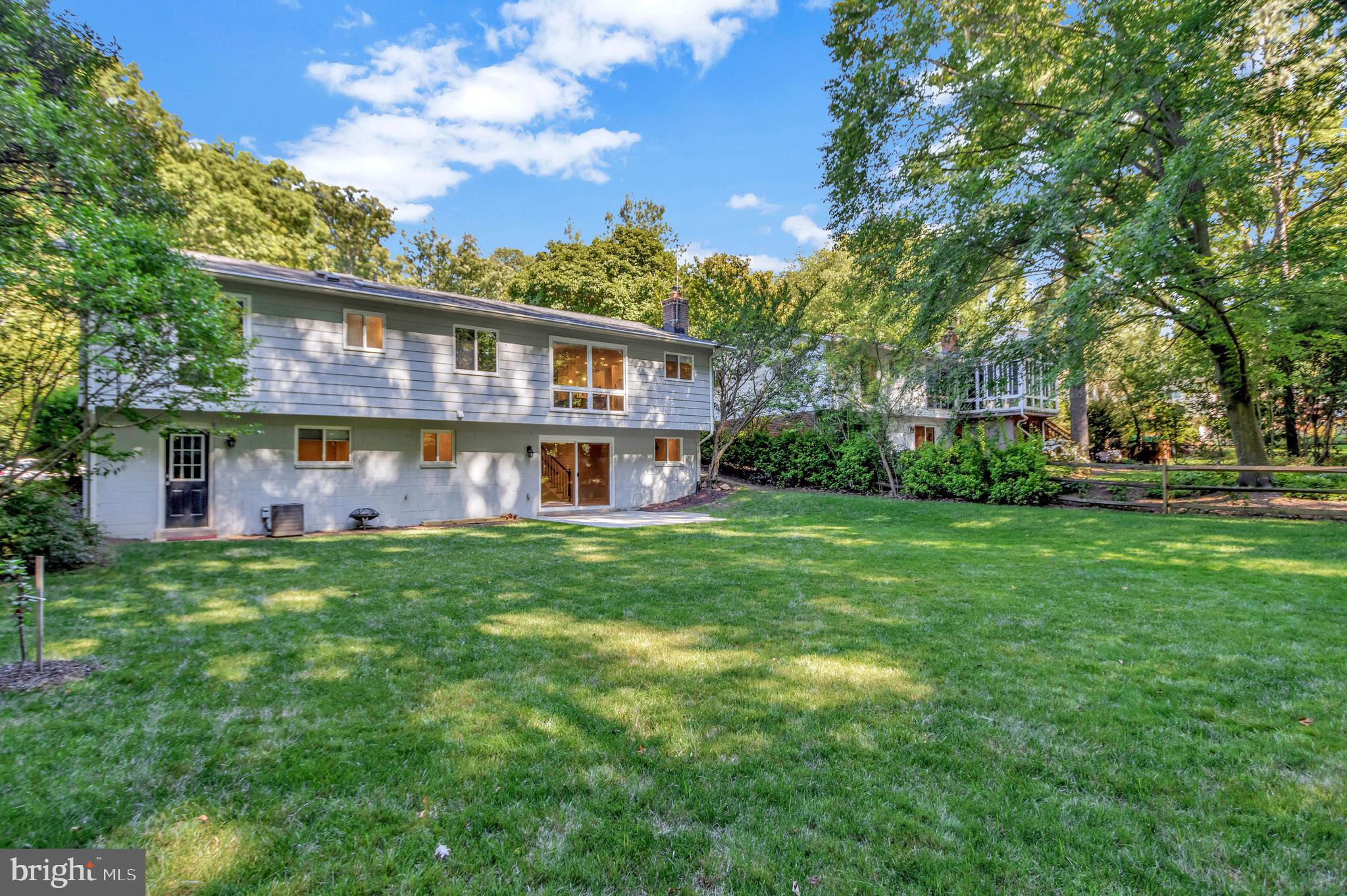 5010 WOODLAND WAY