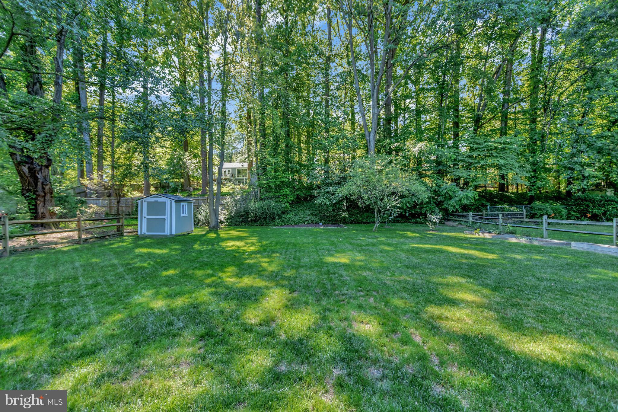 5010 WOODLAND WAY