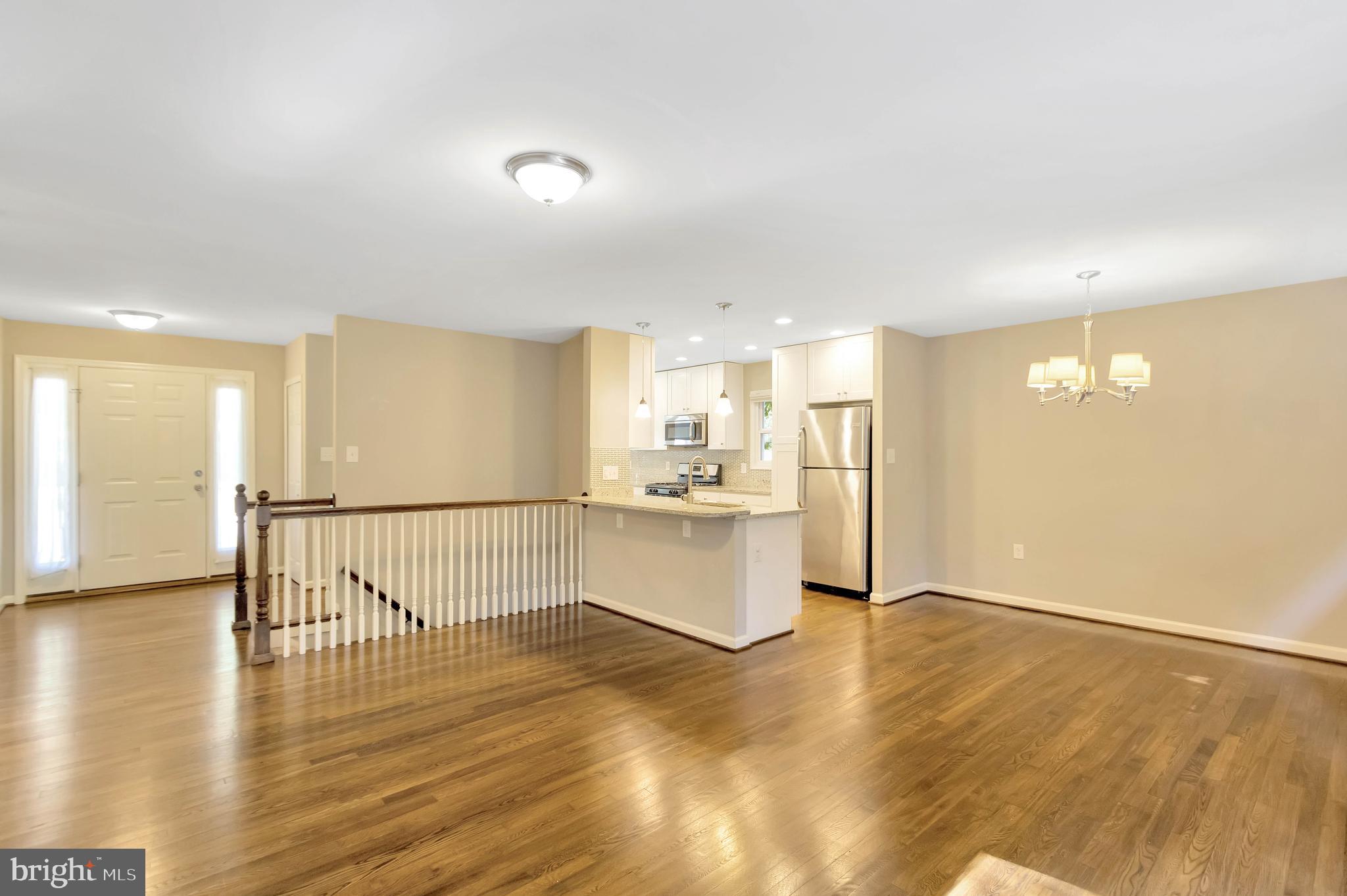 5010 WOODLAND WAY