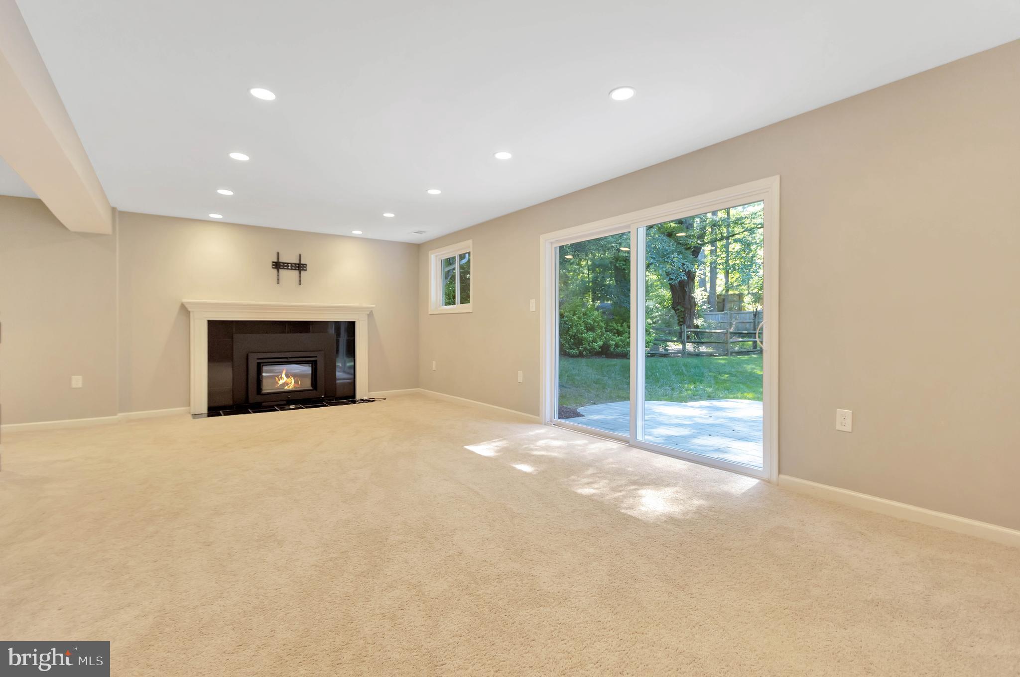 5010 WOODLAND WAY