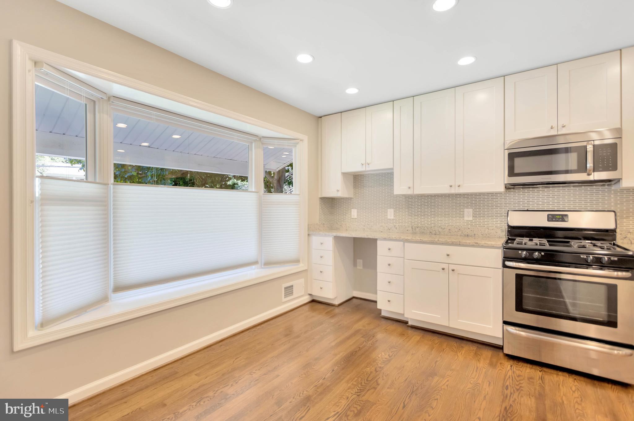 5010 WOODLAND WAY