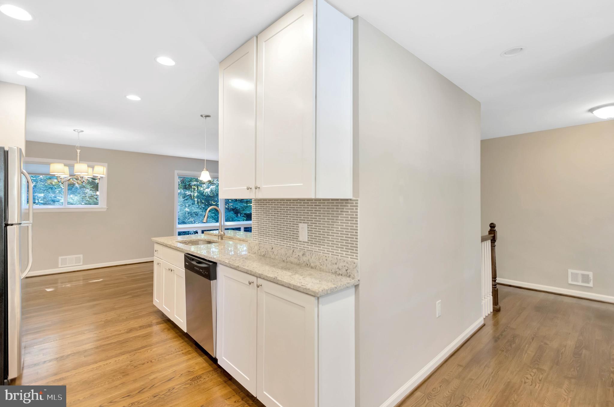 5010 WOODLAND WAY