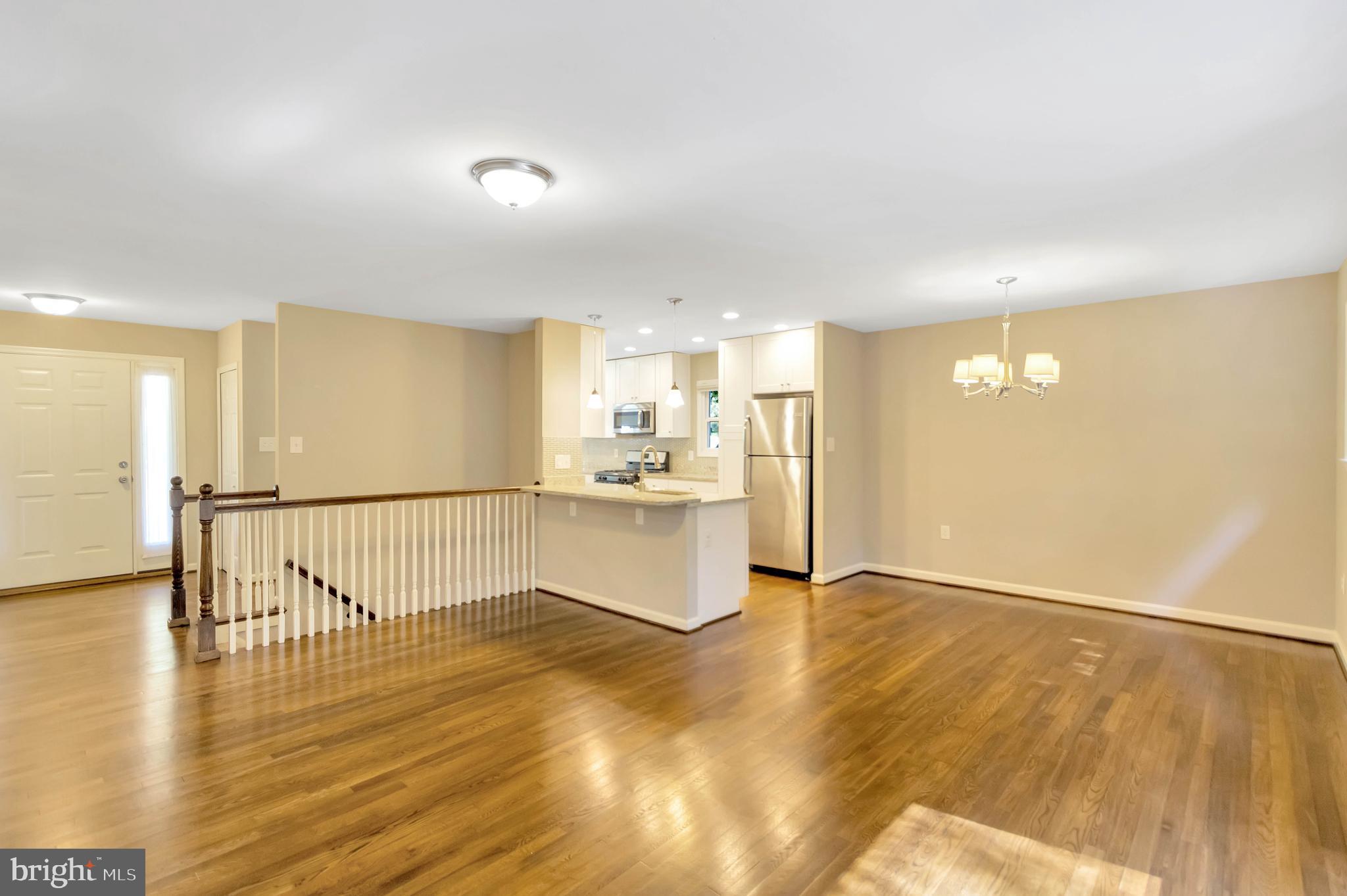 5010 WOODLAND WAY