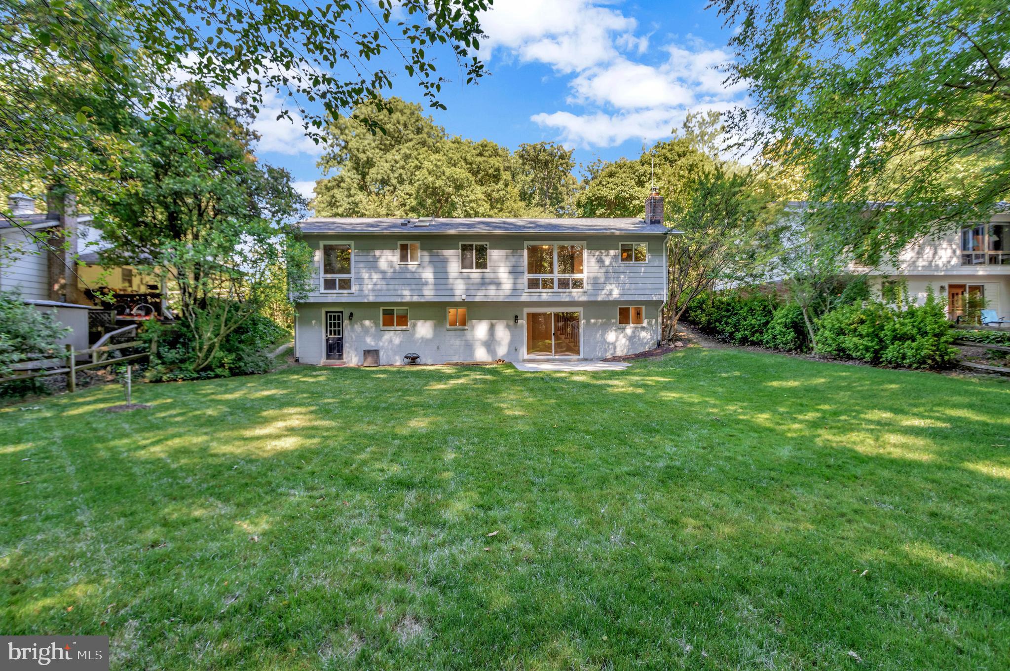 5010 WOODLAND WAY