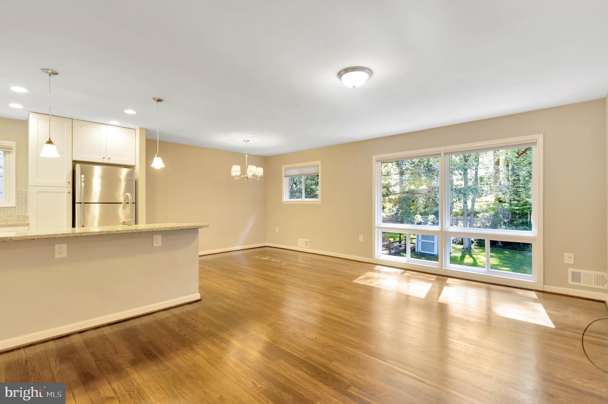 5010 WOODLAND WAY