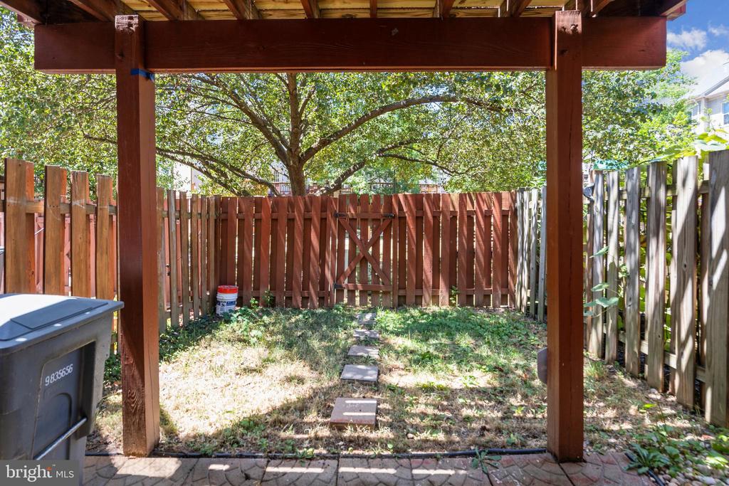 7844 GUM SPRINGS VILLAGE DRIVE