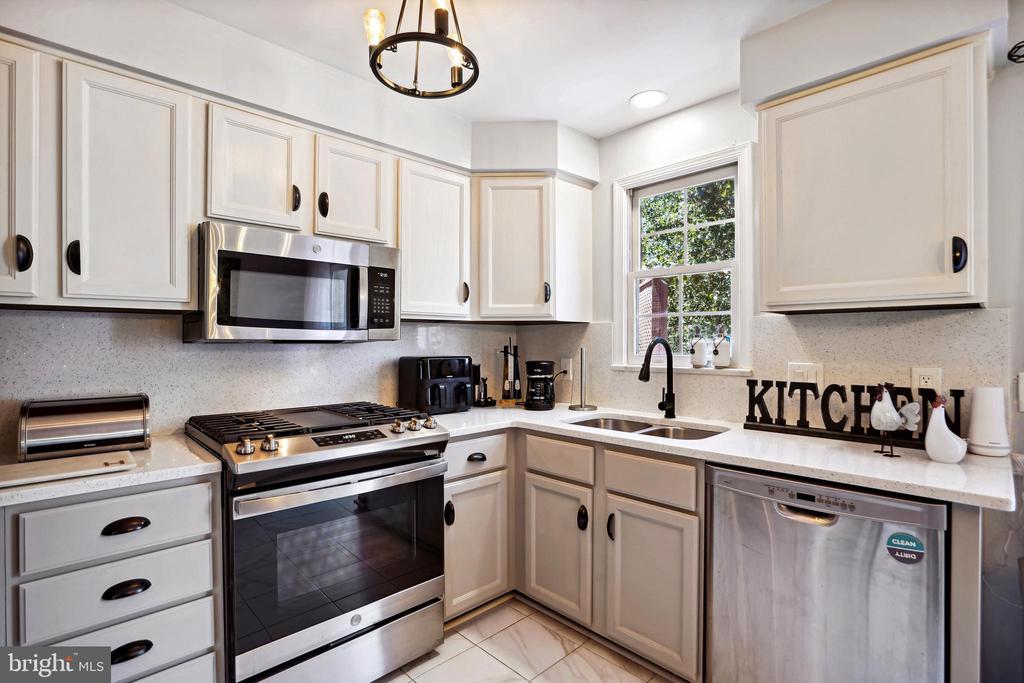 7844 GUM SPRINGS VILLAGE DRIVE