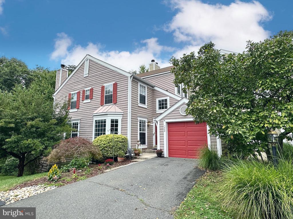 1528 DEER POINT WAY