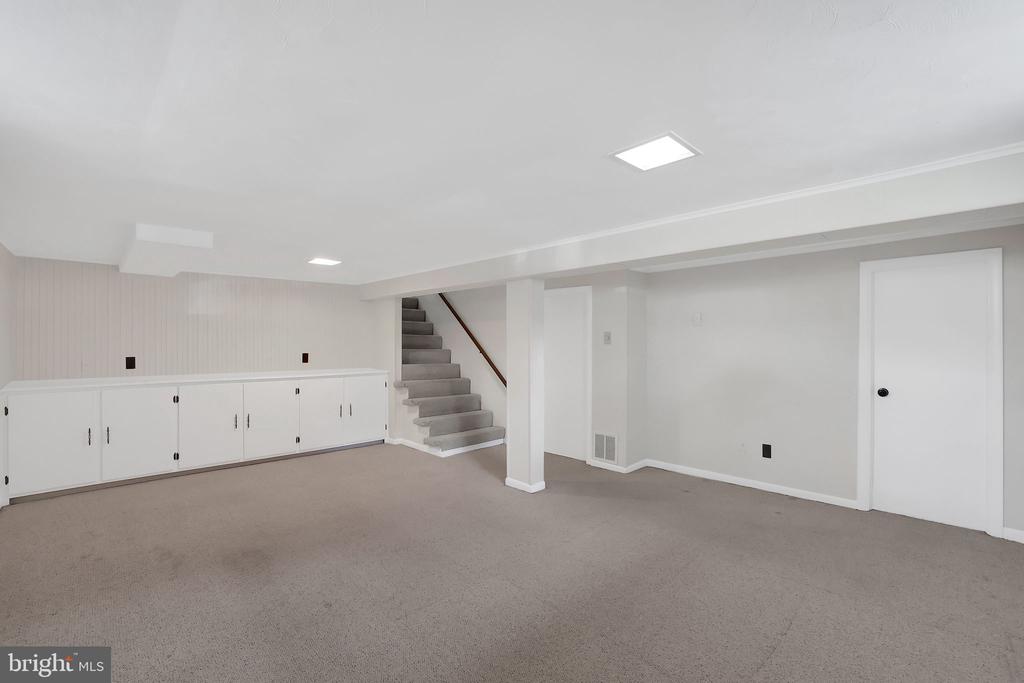 2919 LAWRENCE DRIVE