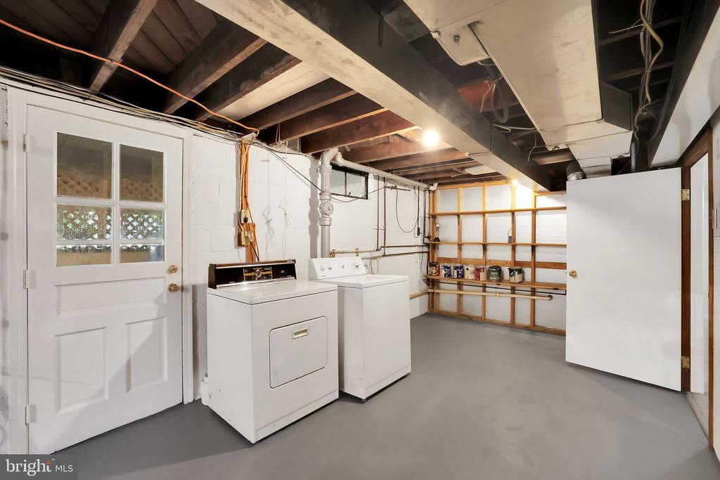 2919 LAWRENCE DRIVE