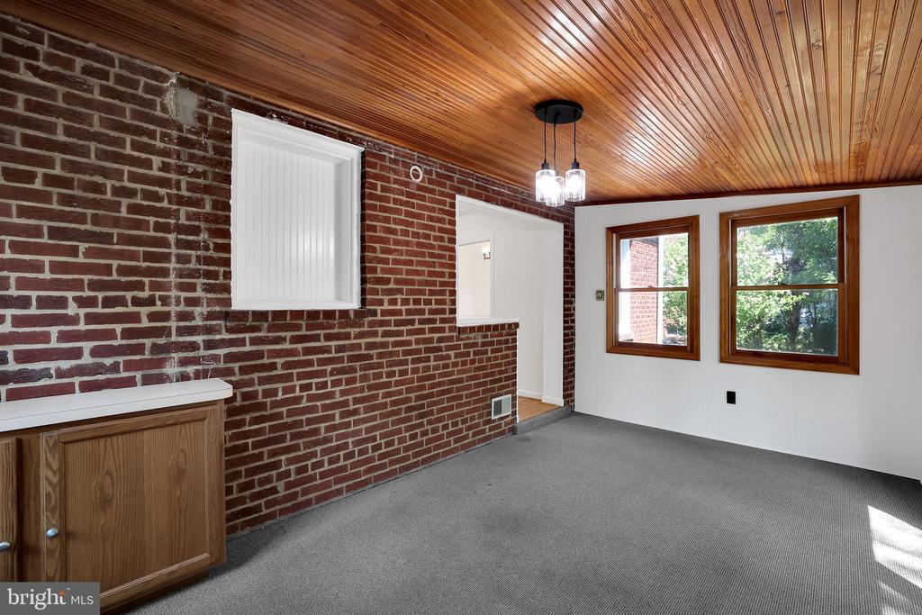 2919 LAWRENCE DRIVE