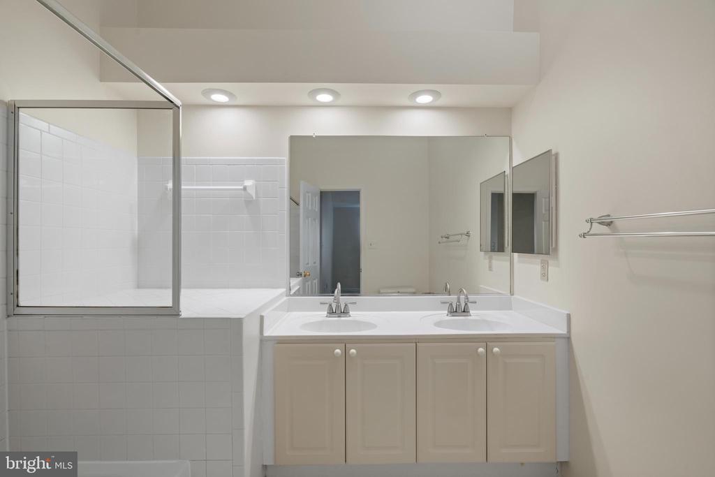 5102 CASTLE HARBOR WAY 118