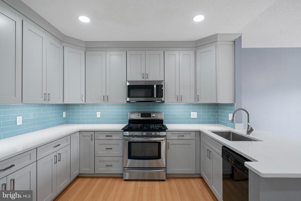 5102 CASTLE HARBOR WAY 118