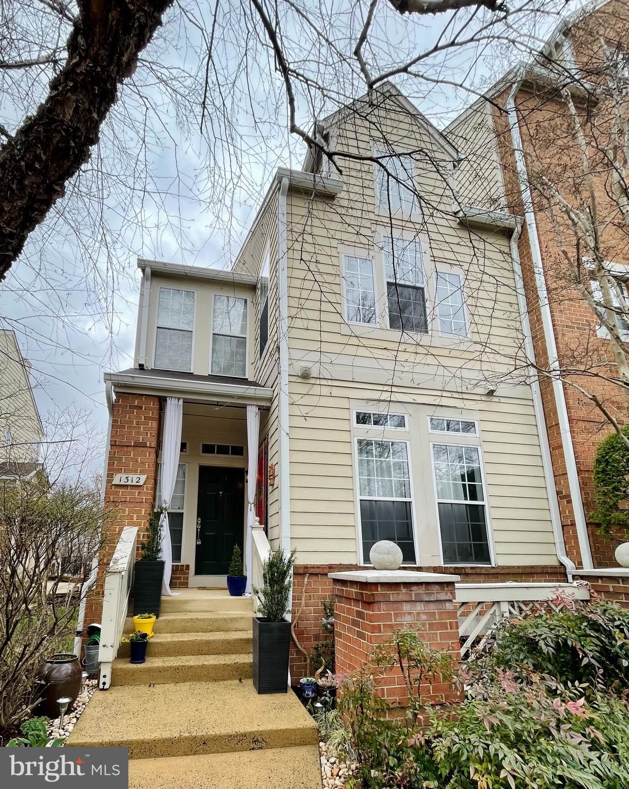 1312 GARDEN WALL CIRCLE 203