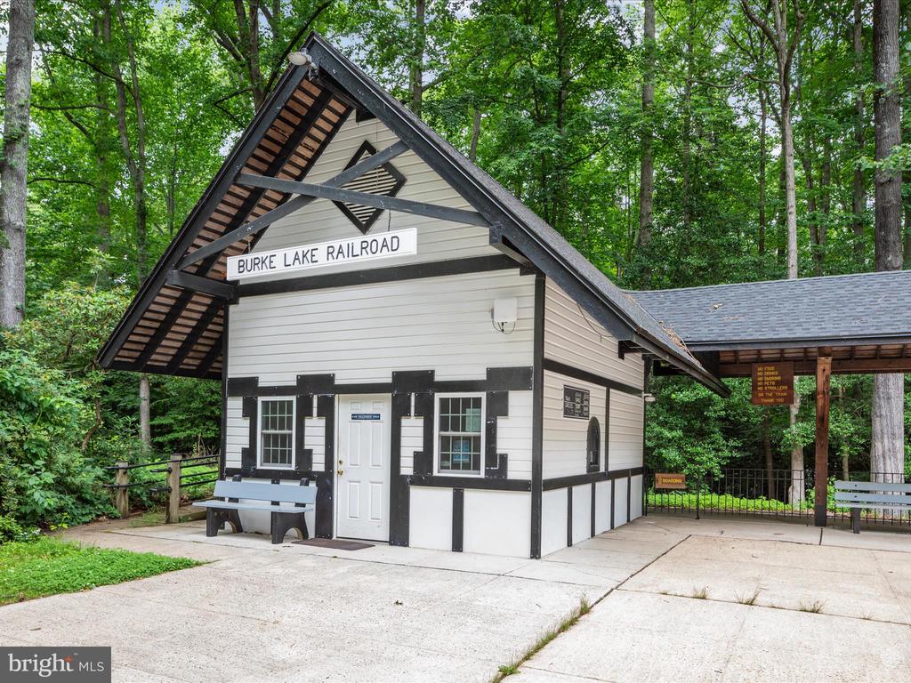 7399 BEACHPLUM DRIVE
