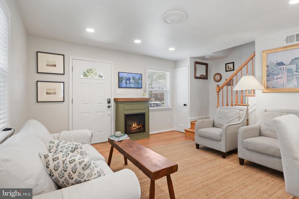 2111 ARLINGTON TERRACE