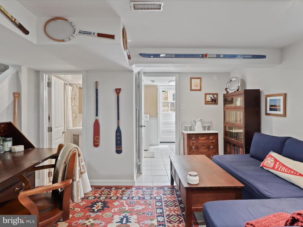 2111 ARLINGTON TERRACE