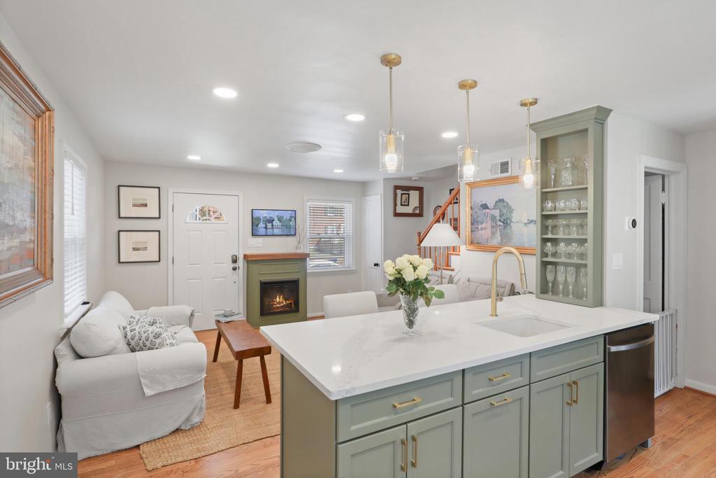 2111 ARLINGTON TERRACE
