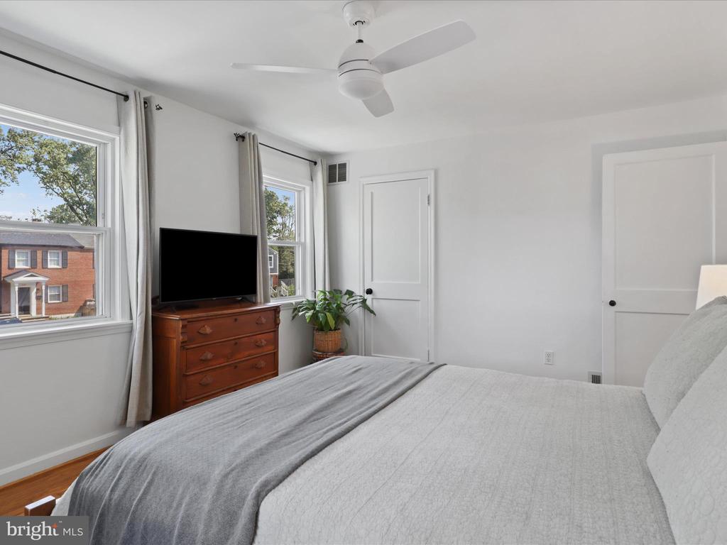 2111 ARLINGTON TERRACE
