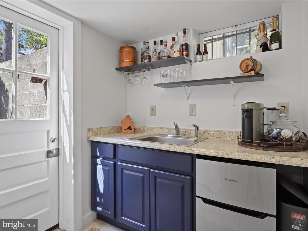 2111 ARLINGTON TERRACE