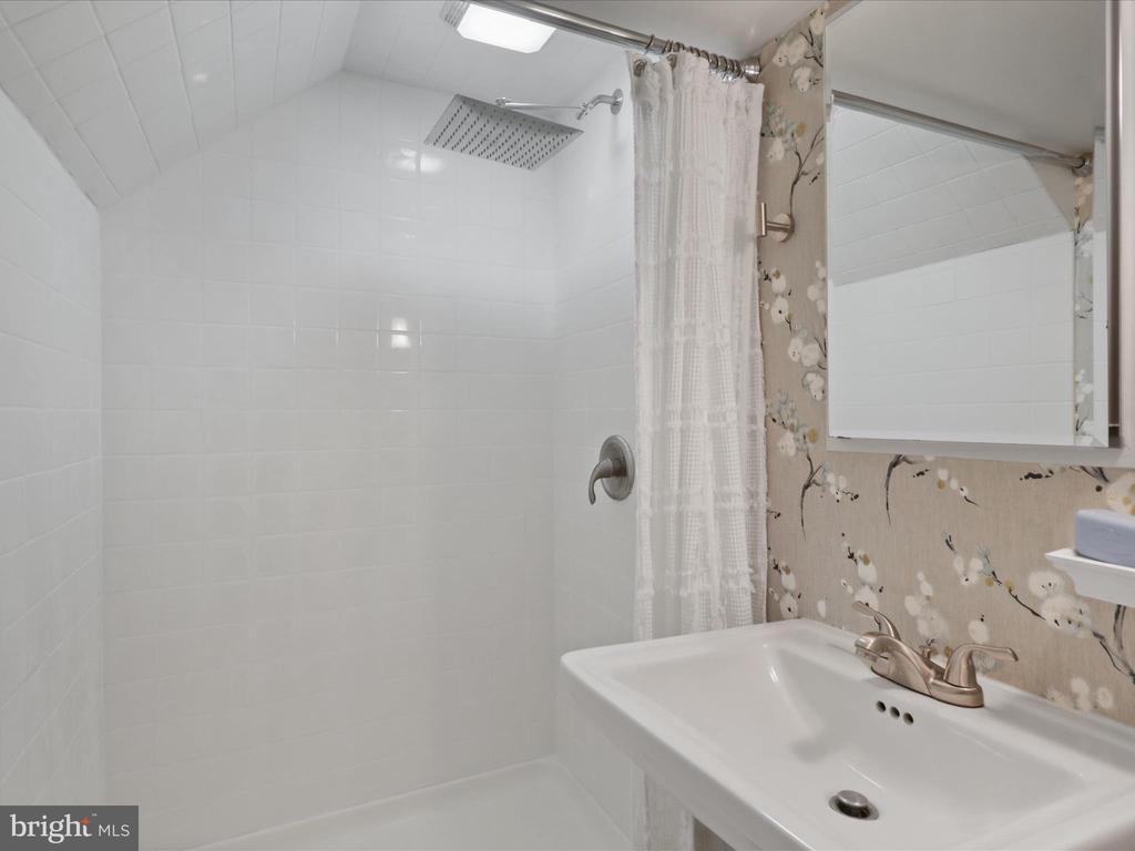 2111 ARLINGTON TERRACE