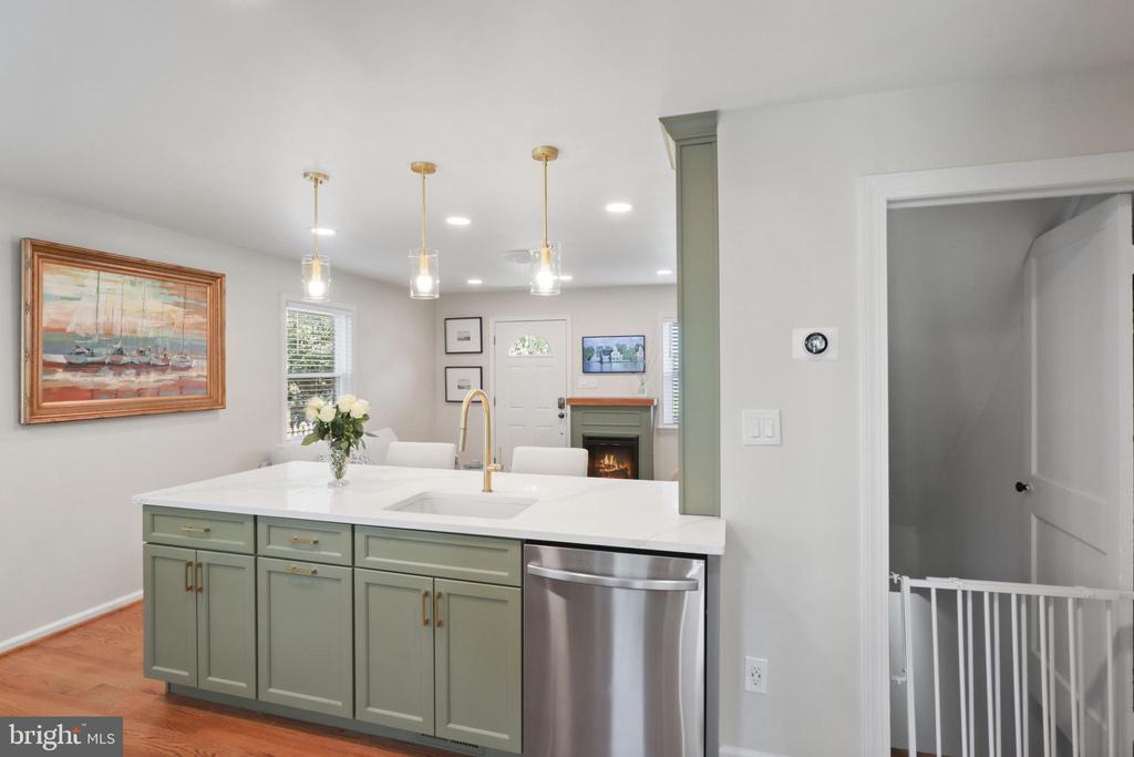 2111 ARLINGTON TERRACE