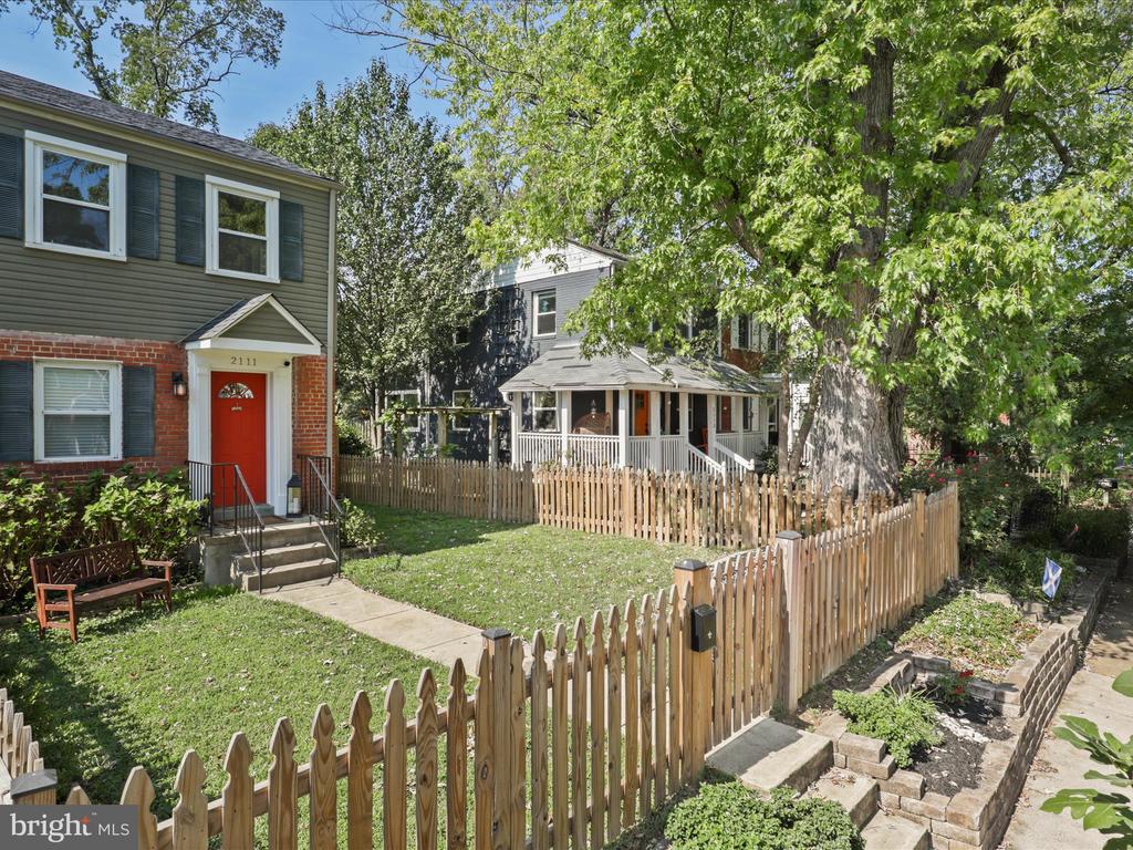 2111 ARLINGTON TERRACE
