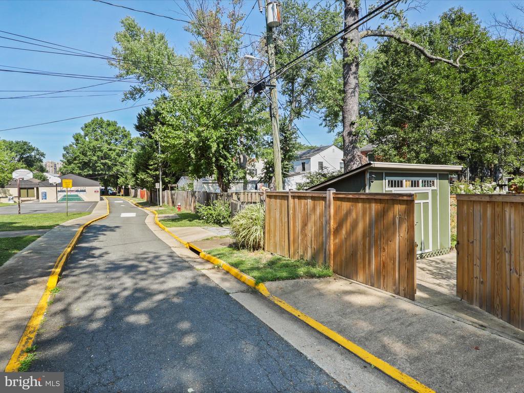 2111 ARLINGTON TERRACE