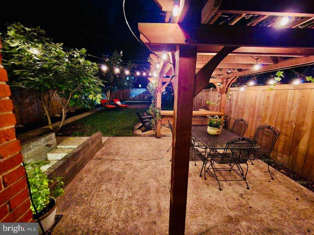 2111 ARLINGTON TERRACE