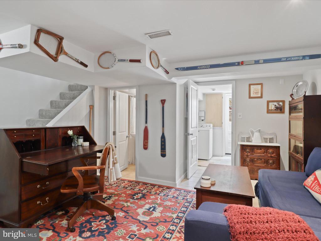 2111 ARLINGTON TERRACE