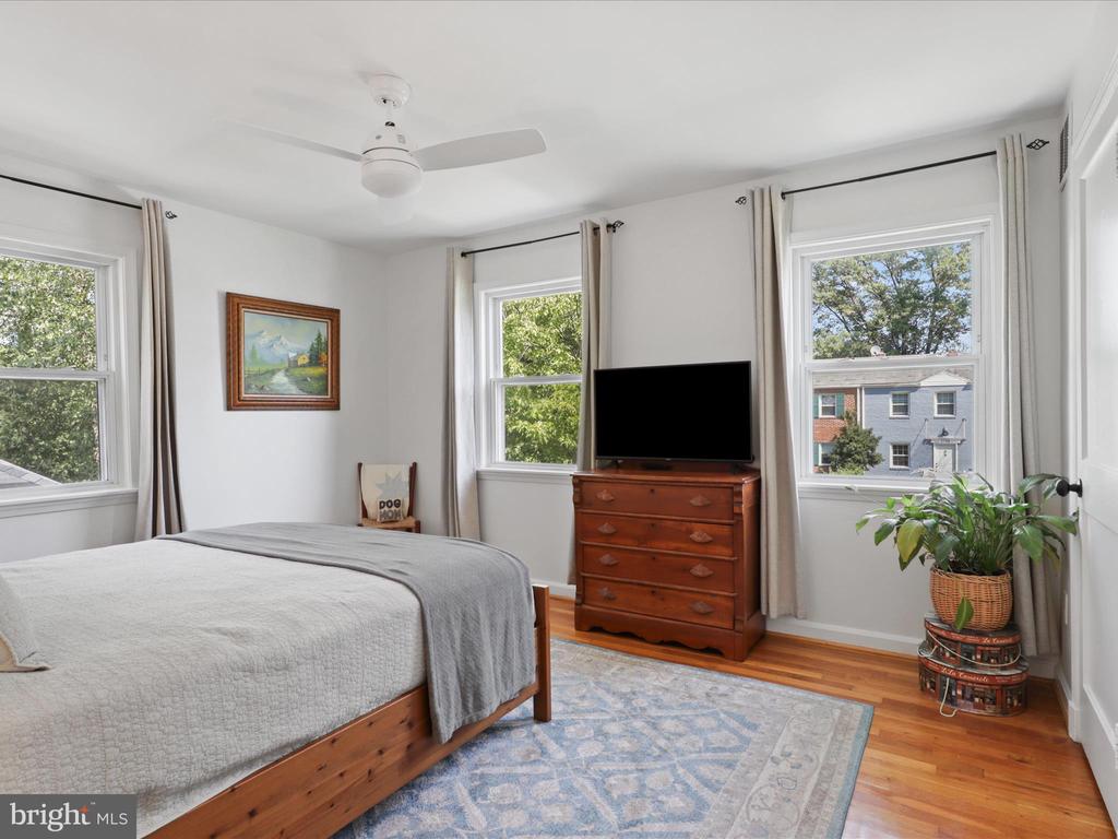 2111 ARLINGTON TERRACE