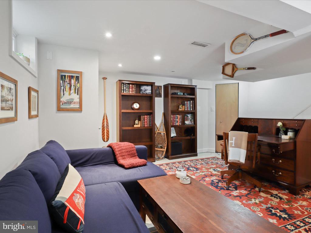 2111 ARLINGTON TERRACE