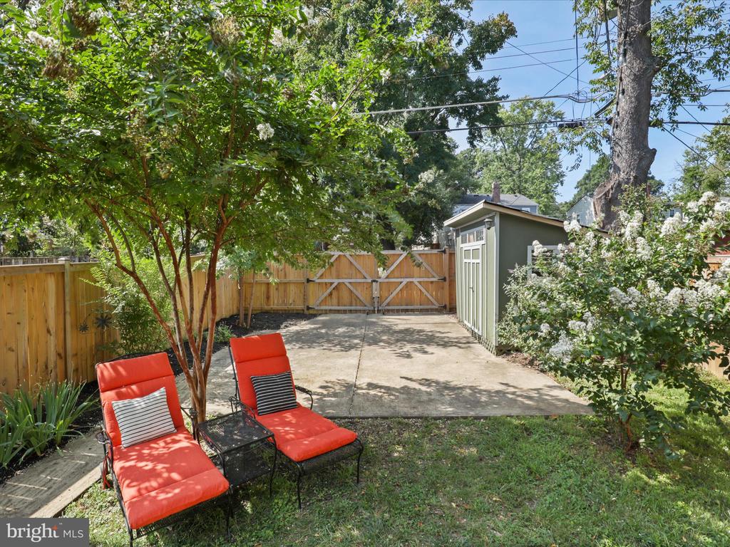 2111 ARLINGTON TERRACE
