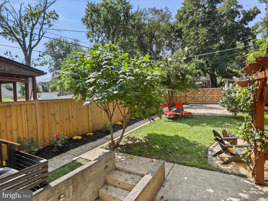 2111 ARLINGTON TERRACE