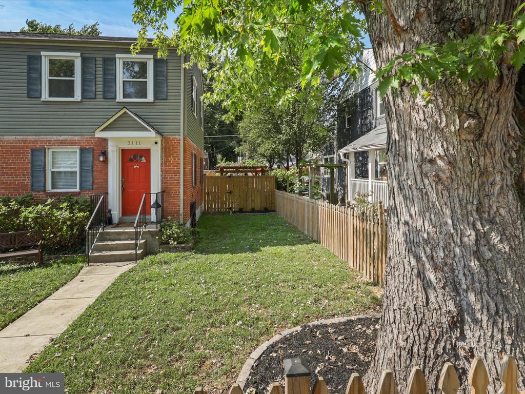 2111 ARLINGTON TERRACE