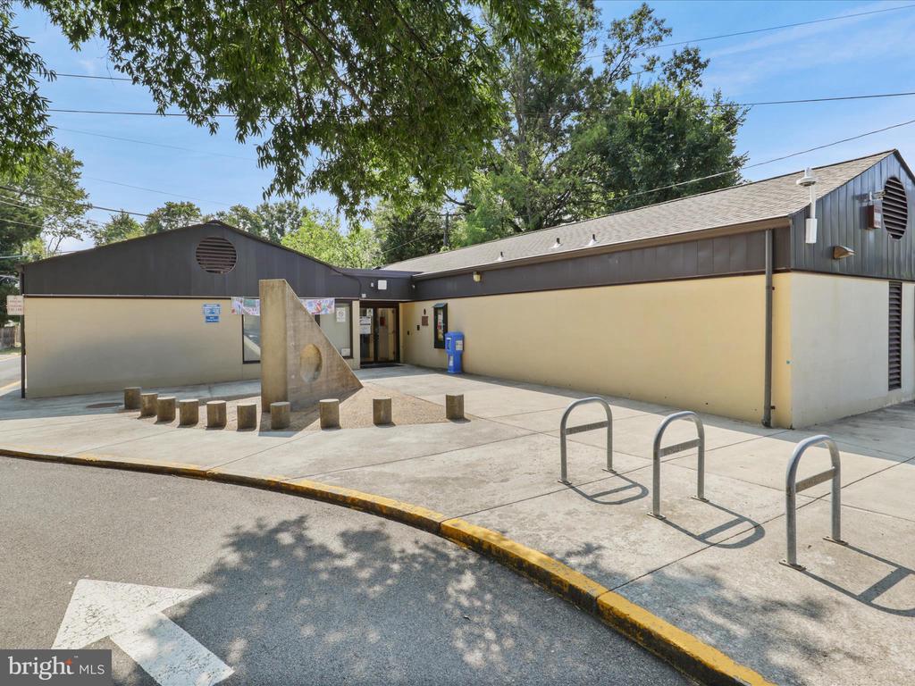 2111 ARLINGTON TERRACE