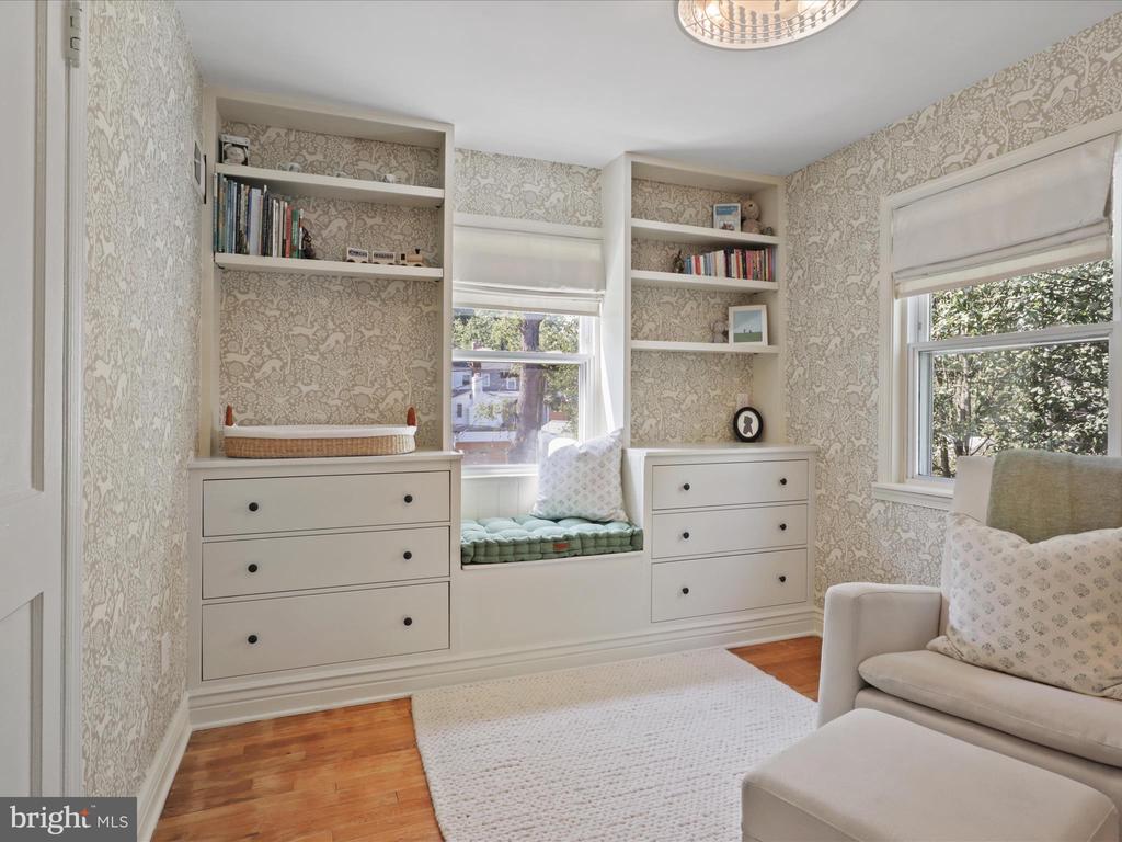 2111 ARLINGTON TERRACE