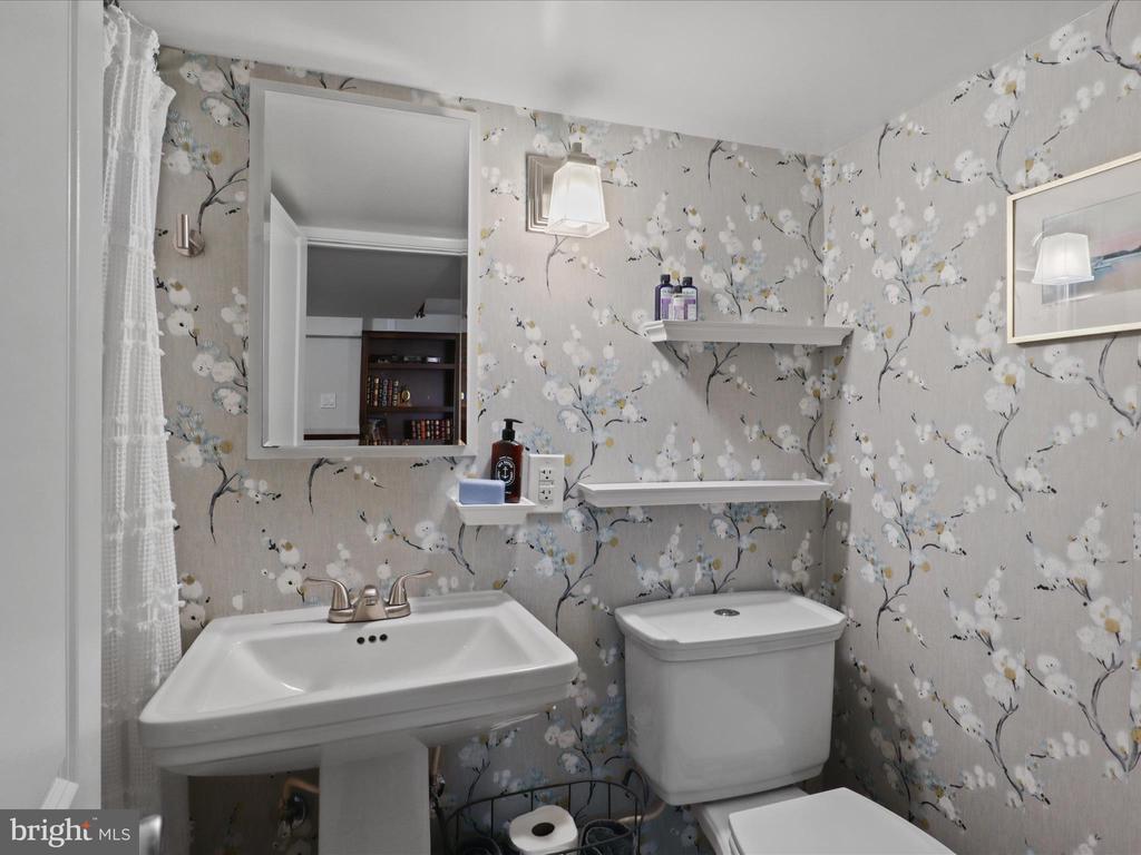 2111 ARLINGTON TERRACE