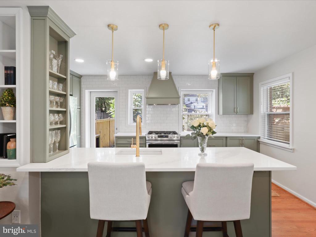 2111 ARLINGTON TERRACE